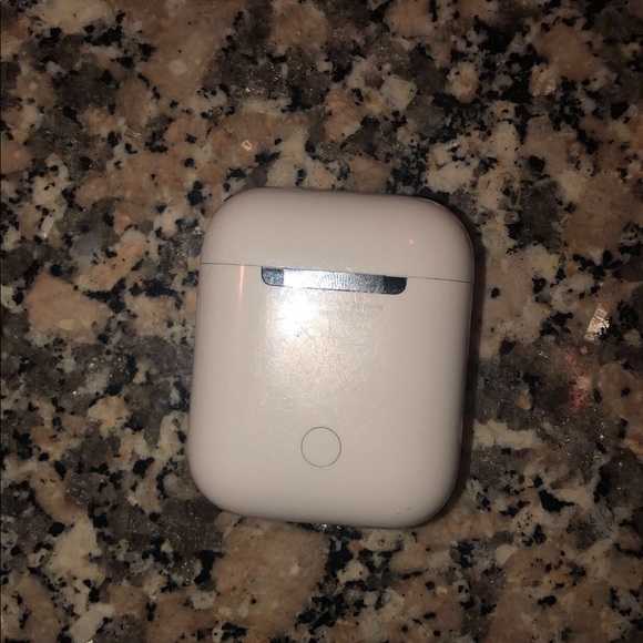 Airpods with charging case - Picture 2 of 4